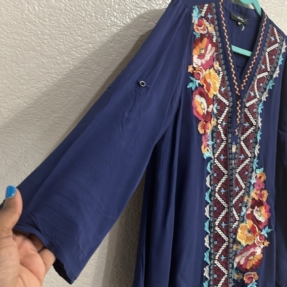 Andree by Unit Long Sleeve Boho Embroidered Floral Top Asymmetrical Hem Tunic - Picture 3 of 9